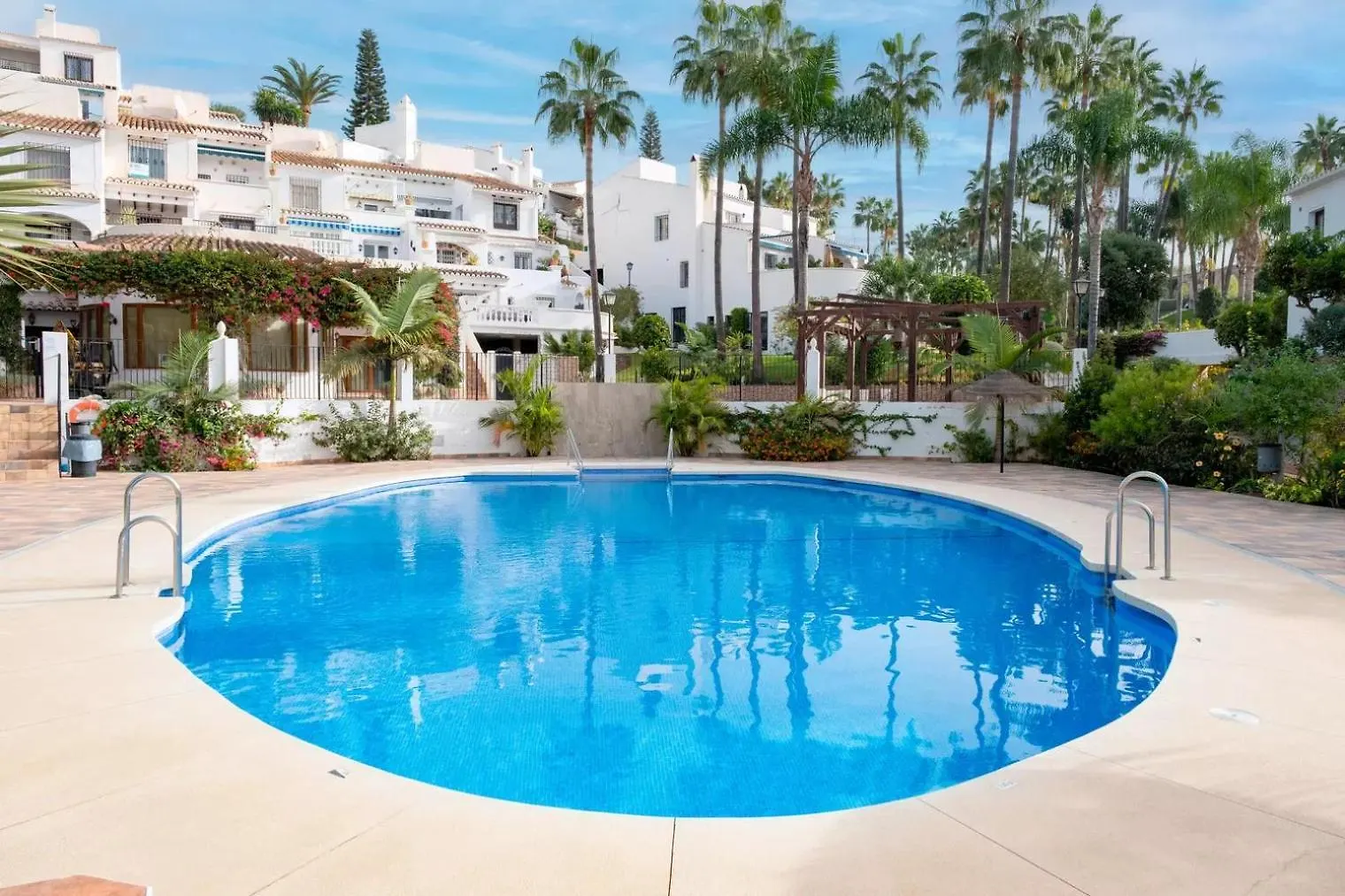 Las Palmas 15C Oasis Properties Nerja Apartment